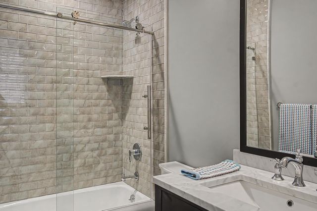 40 College St Apt 303, Burlington, VT 05401