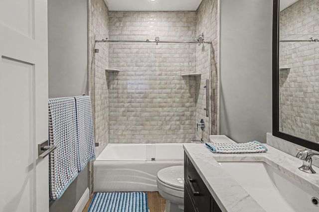 40 College St Apt 303, Burlington, VT 05401