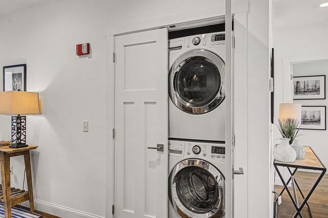 40 College St Apt 303, Burlington, VT 05401