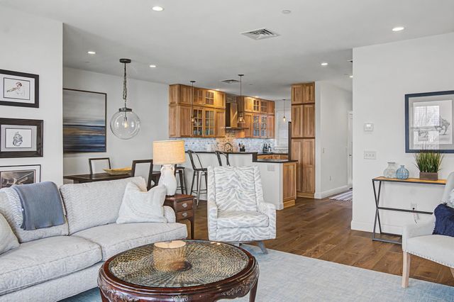 40 College St Apt 303, Burlington, VT 05401