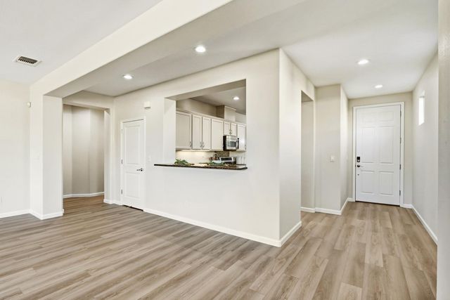 7552 Abbey Cir, Elk Grove, CA 95757