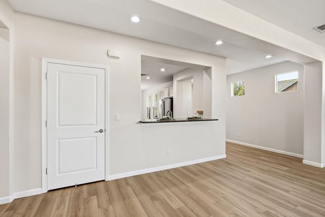 7552 Abbey Cir, Elk Grove, CA 95757