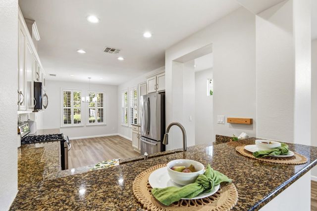7552 Abbey Cir, Elk Grove, CA 95757