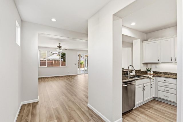 7552 Abbey Cir, Elk Grove, CA 95757
