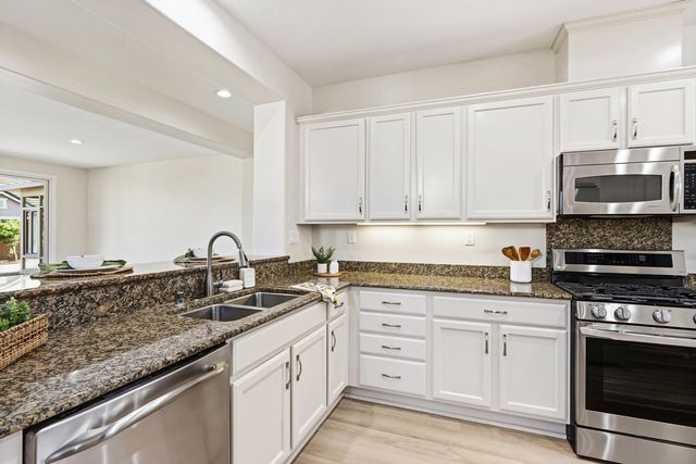 7552 Abbey Cir, Elk Grove, CA 95757