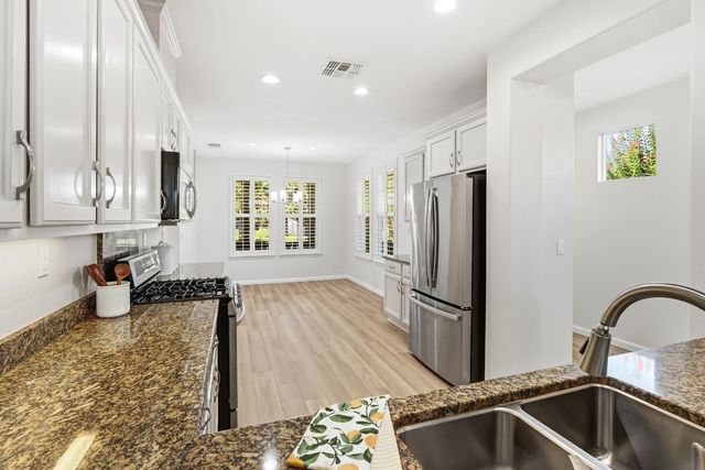 7552 Abbey Cir, Elk Grove, CA 95757
