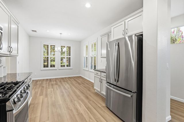 7552 Abbey Cir, Elk Grove, CA 95757