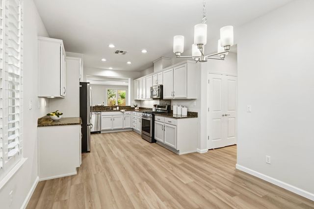 7552 Abbey Cir, Elk Grove, CA 95757