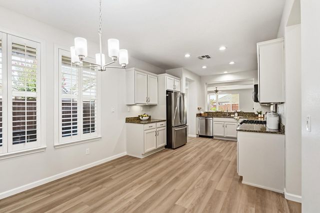 7552 Abbey Cir, Elk Grove, CA 95757