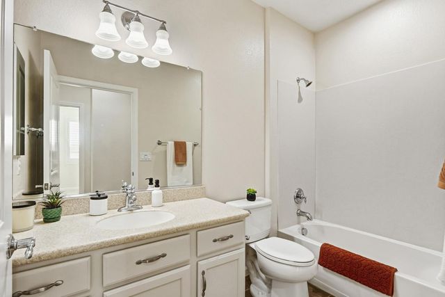 7552 Abbey Cir, Elk Grove, CA 95757