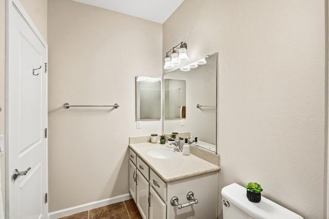 7552 Abbey Cir, Elk Grove, CA 95757