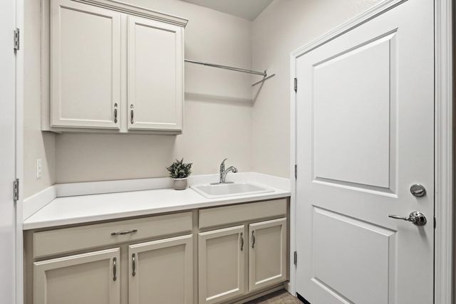 7552 Abbey Cir, Elk Grove, CA 95757