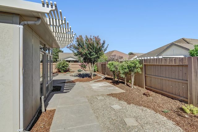 7552 Abbey Cir, Elk Grove, CA 95757