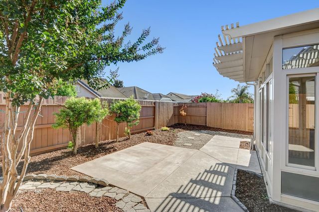 7552 Abbey Cir, Elk Grove, CA 95757