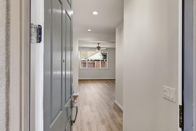 7552 Abbey Cir, Elk Grove, CA 95757