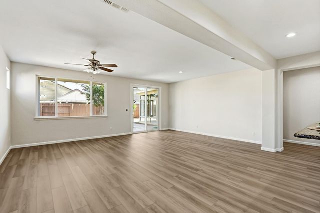7552 Abbey Cir, Elk Grove, CA 95757