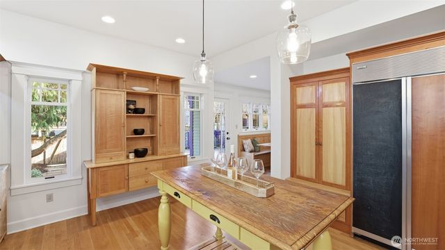 908 15th Avenue E, Seattle, WA 98112