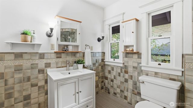 908 15th Avenue E, Seattle, WA 98112