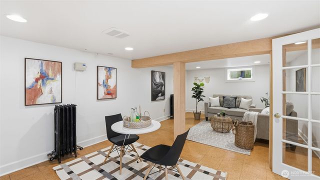 908 15th Avenue E, Seattle, WA 98112