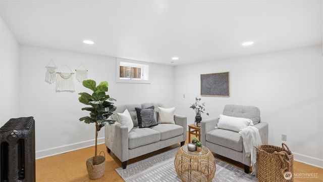 908 15th Avenue E, Seattle, WA 98112