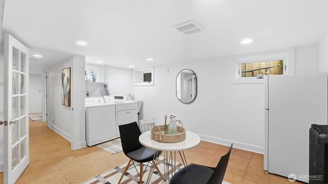 908 15th Avenue E, Seattle, WA 98112