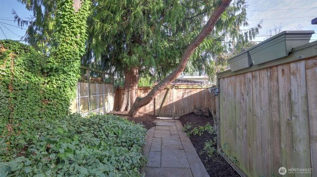 908 15th Avenue E, Seattle, WA 98112