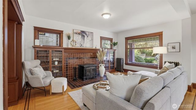 908 15th Avenue E, Seattle, WA 98112