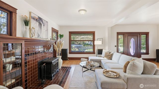 908 15th Avenue E, Seattle, WA 98112