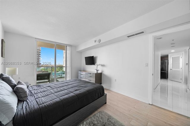 150 Sunny Isles Blvd 1-1004, Sunny Isles Beach, FL 33160