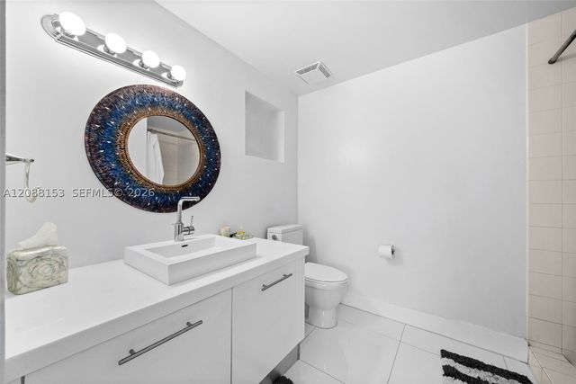 150 Sunny Isles Blvd 1-1004, Sunny Isles Beach, FL 33160