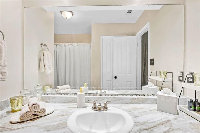 2137 Woodlea W Drive, Mobile, AL 36695