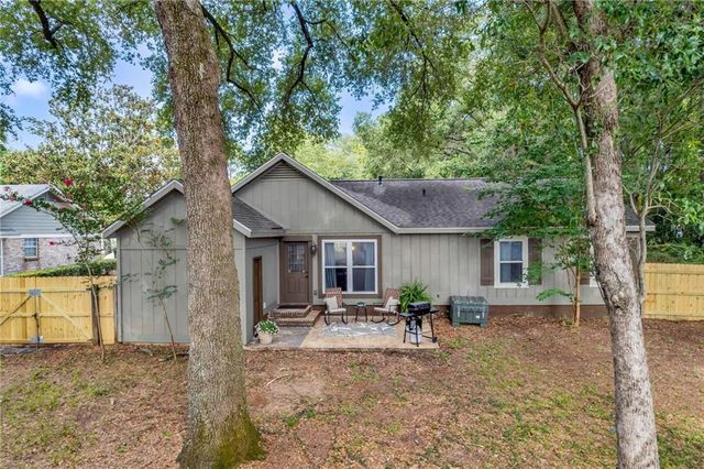 2137 Woodlea W Drive, Mobile, AL 36695