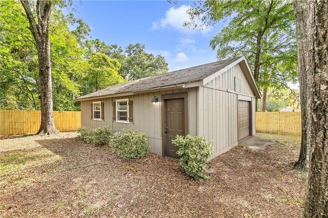 2137 Woodlea W Drive, Mobile, AL 36695