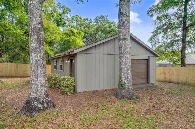 2137 Woodlea W Drive, Mobile, AL 36695