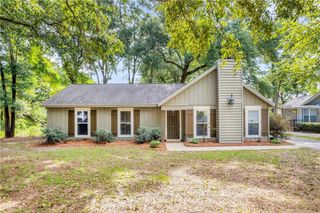 2137 Woodlea W Drive, Mobile, AL 36695