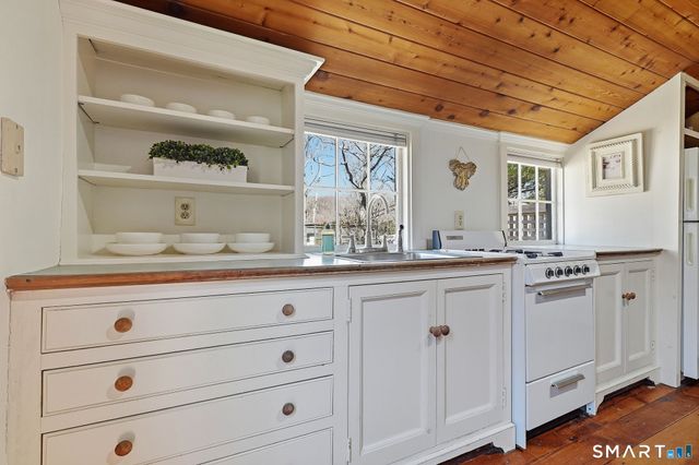 1 Hathaway Road, East Lyme, CT 06333