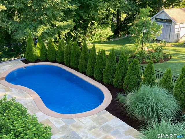 1 Hathaway Road, East Lyme, CT 06333