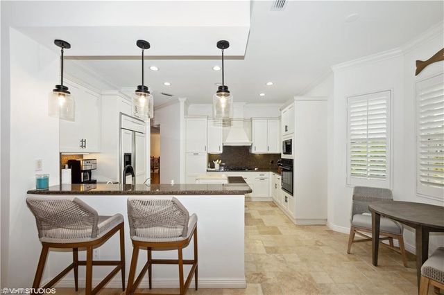 6501 Crown Colony PL 4-201, Naples, FL 34108