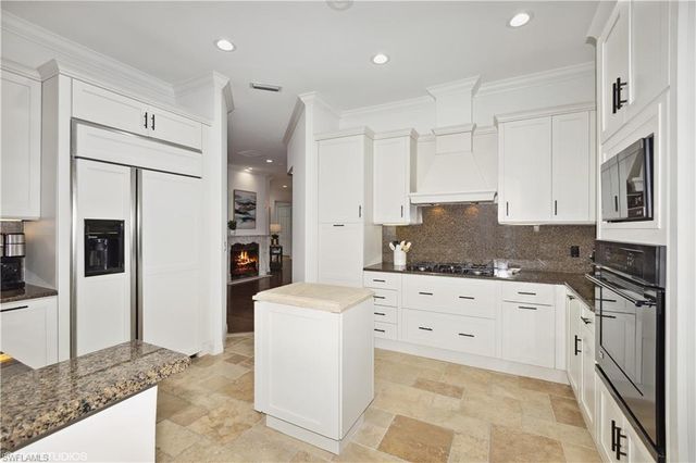 6501 Crown Colony PL 4-201, Naples, FL 34108