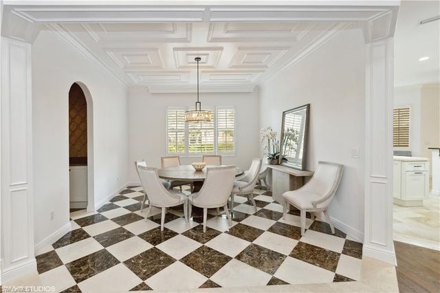 6501 Crown Colony PL 4-201, Naples, FL 34108