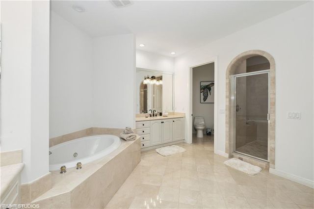 6501 Crown Colony PL 4-201, Naples, FL 34108