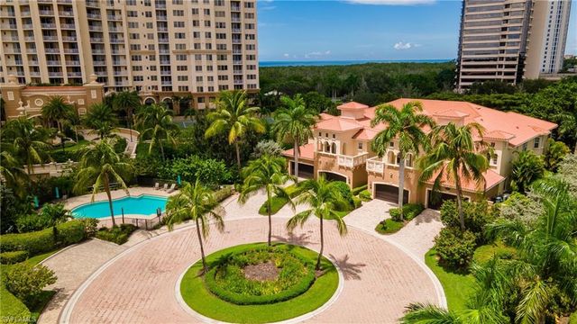 6501 Crown Colony PL 4-201, Naples, FL 34108
