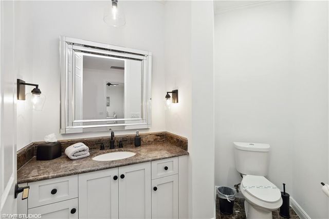 6501 Crown Colony PL 4-201, Naples, FL 34108