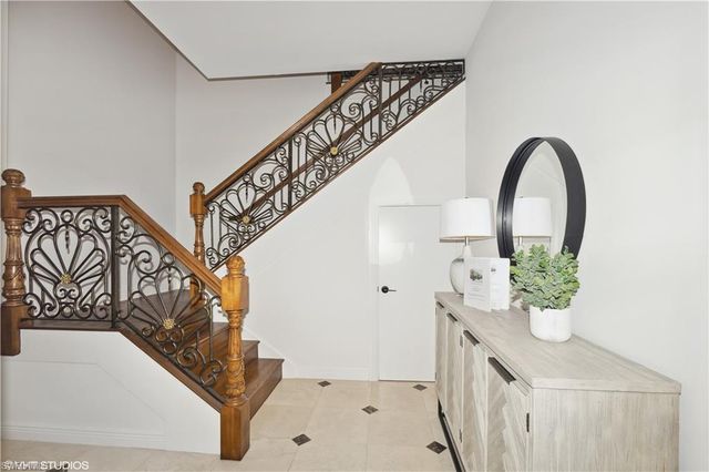 6501 Crown Colony PL 4-201, Naples, FL 34108