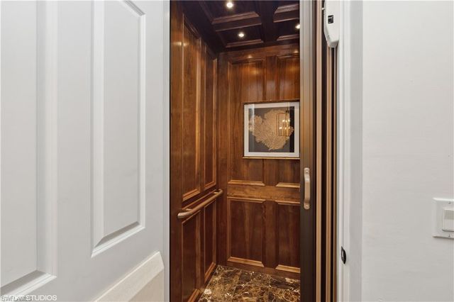 6501 Crown Colony PL 4-201, Naples, FL 34108