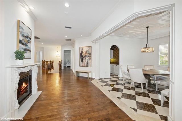 6501 Crown Colony PL 4-201, Naples, FL 34108