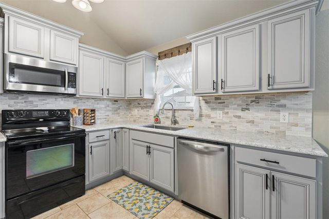4229 Syracuse Street, Moore, OK 73160