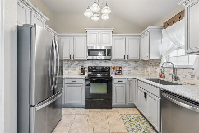 4229 Syracuse Street, Moore, OK 73160