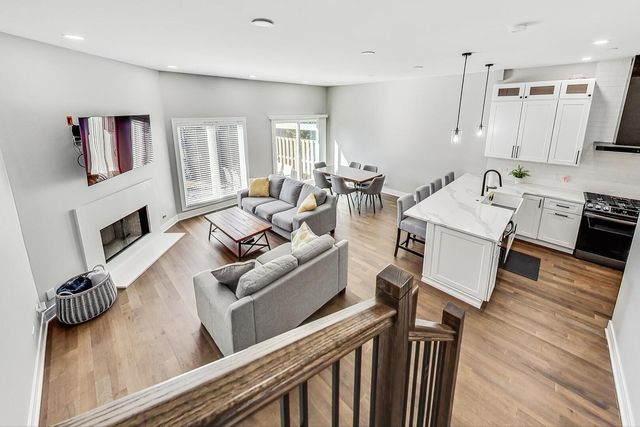 1002 Arbor Court, Mount Prospect, IL 60056