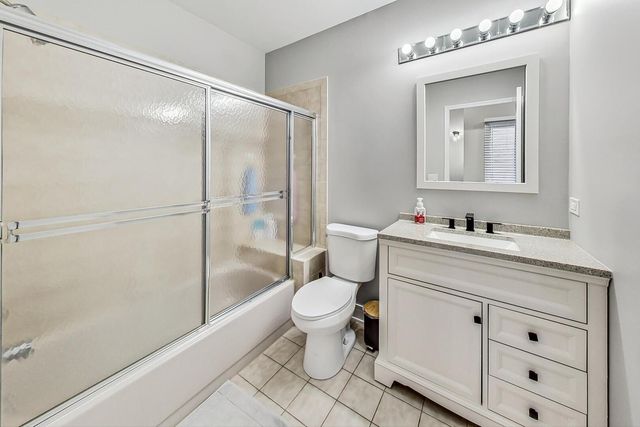 1002 Arbor Court, Mount Prospect, IL 60056